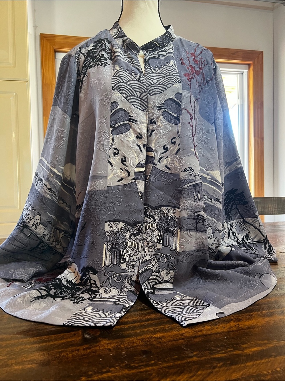 Elegant Grey Patterned Kimono Jacket - Picture 6 of 14